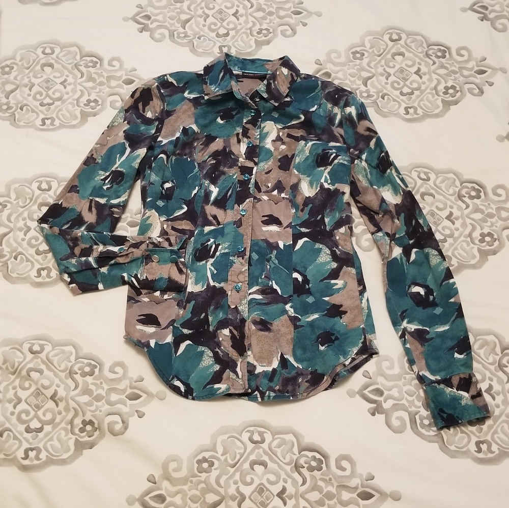 New York and Company long sleeved button up